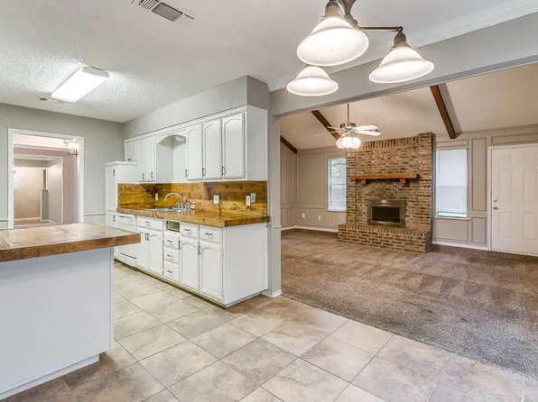 120 NE Alsbury Blvd, Burleson, TX 76028