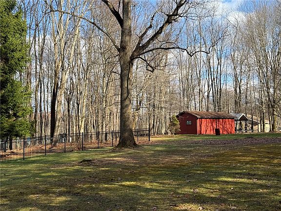 3rd image of 850 Martin Rd