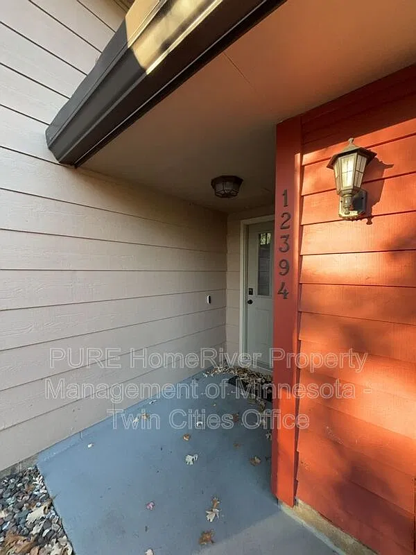 4 bed, 2.0 bath, 1094 sqft, $2,900 — Photo 3