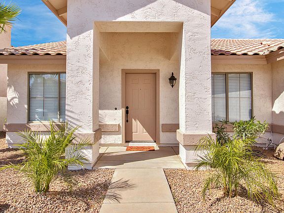 2nd image of 1110 W Canary Way