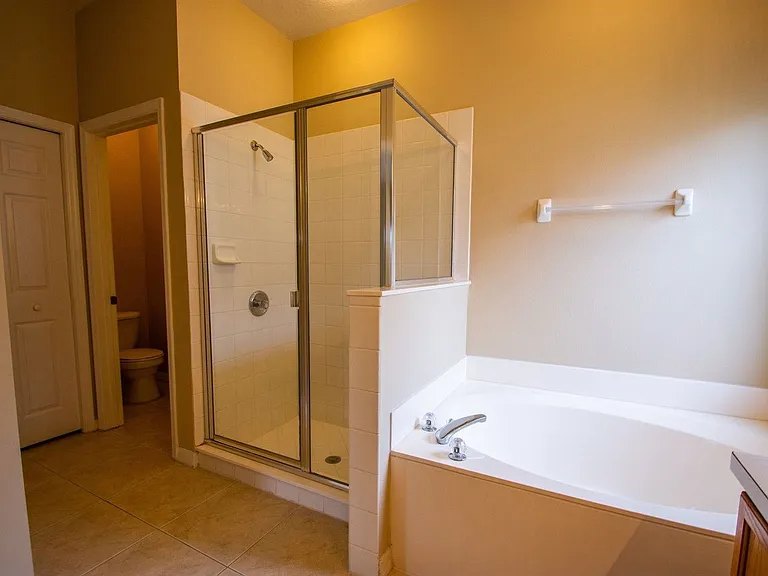 421 Lockbreeze Dr — Photo 17