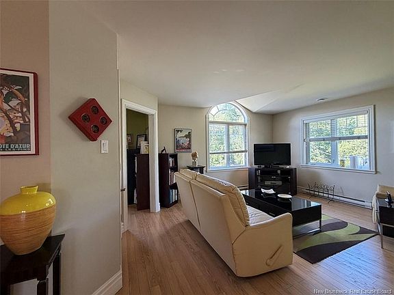 4th image of 120 Hubert St