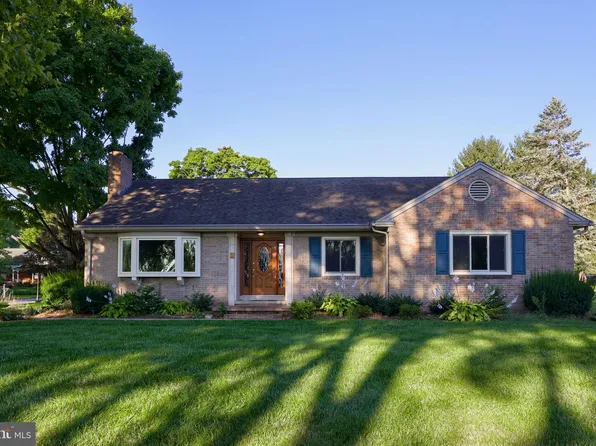 64 Glendale Dr, Lancaster, PA 17602