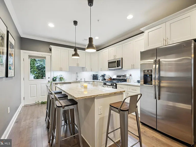 2137 N Darien St — Photo 5