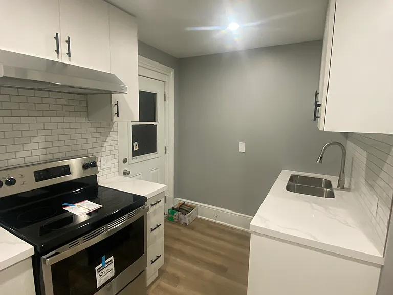 332 Dalhousie St #B — Photo 2