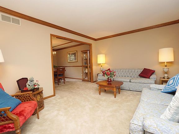 4th image of 10172 Bennington Dr