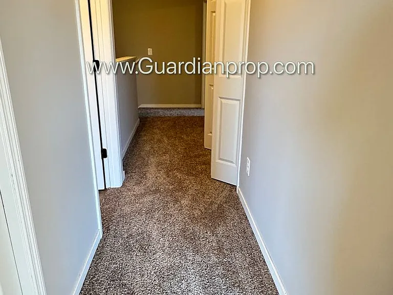 11946 Emery Village Dr N — Photo 17