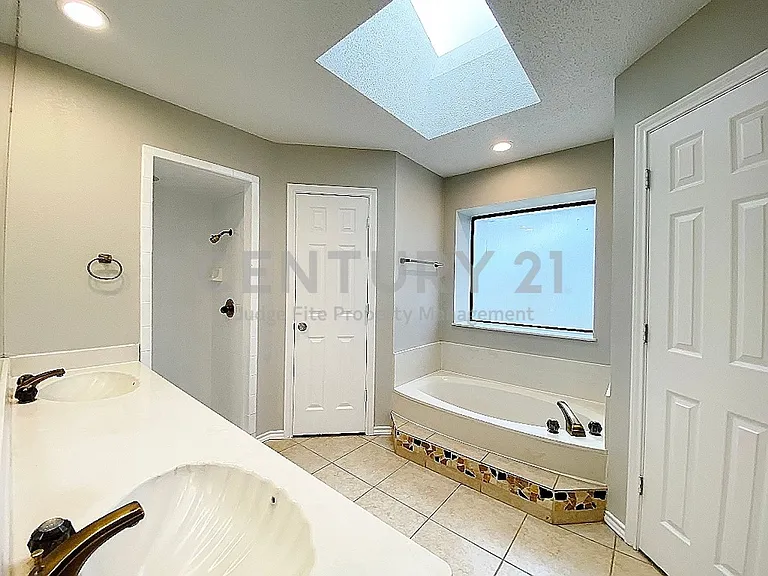 3704 Fairhaven Dr — Photo 9