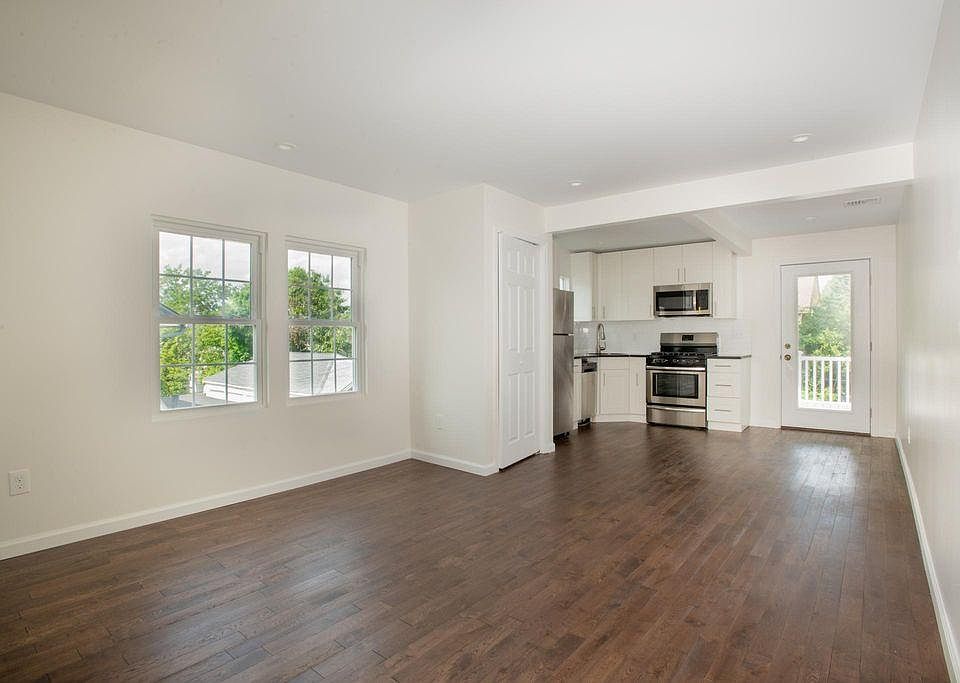 1st image of 111 N Village Ave