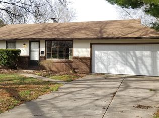 3249 S Pinehurst Ave, Springfield, MO 65807