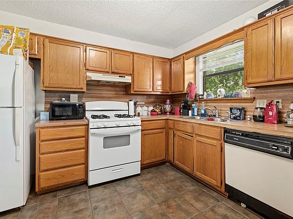 4th image of 305 S Pittman St