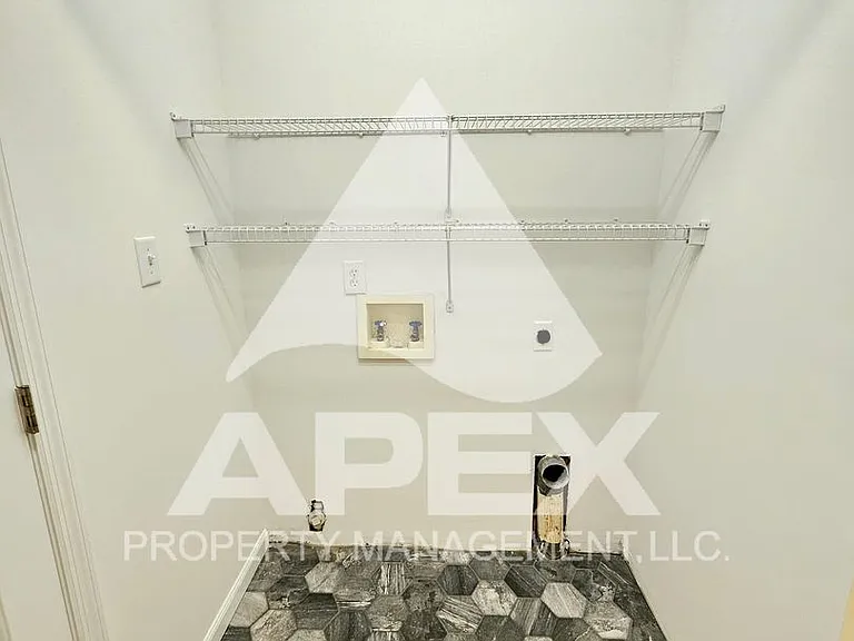 8705 Trapper Ln — Photo 15