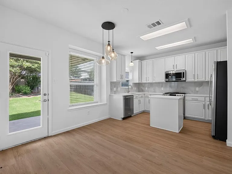 10416 Beard Ave — Photo 7