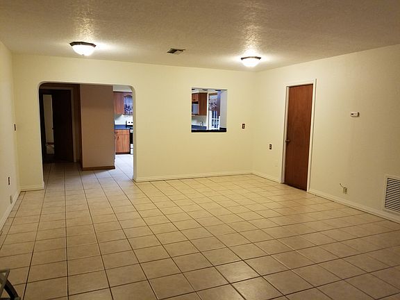 5th image of 3041 Corona Dr