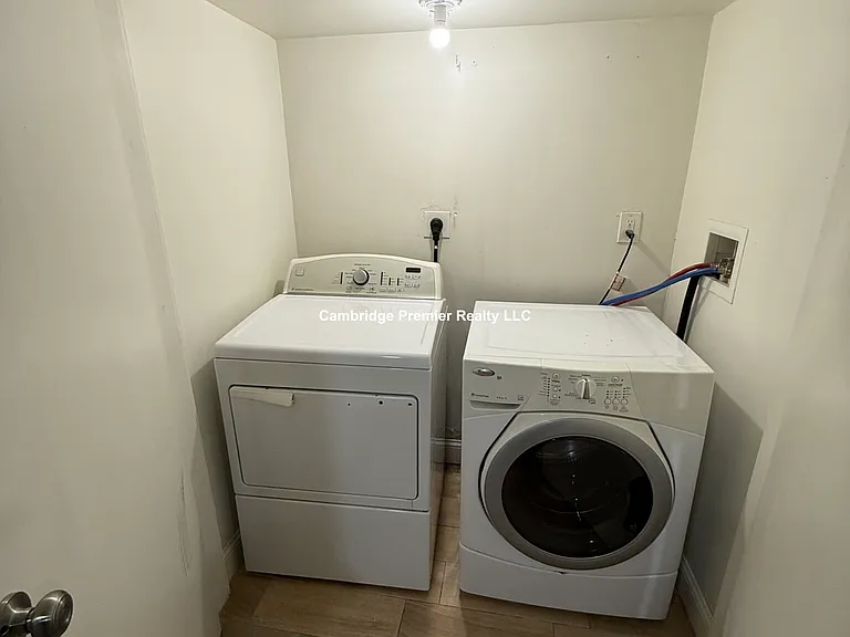 461 Somerville Ave — Photo 17