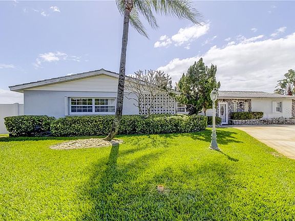 2nd image of 9001 Sun Isle Dr NE