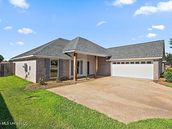 3rd image of 405 Mason Ct