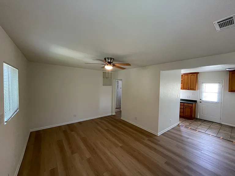 2207 Euclid Ave — Photo 5