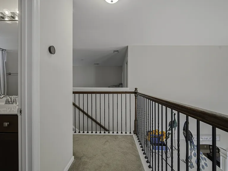 225 Urbano Ln — Photo 37