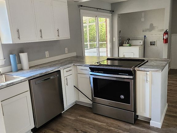3rd image of 4906 Lord Byron Rd