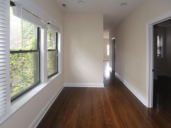 5th image of 3711 N Wilton Ave #3M