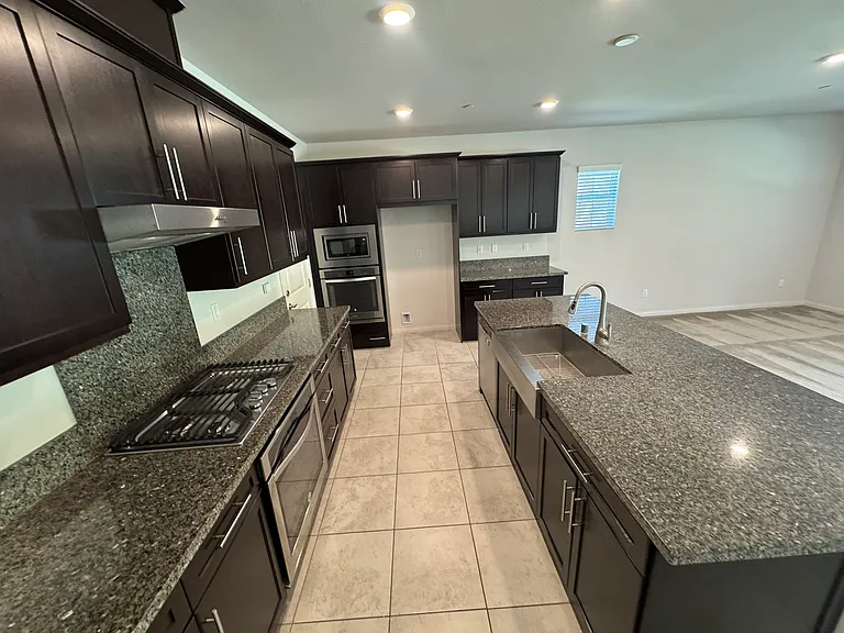 446 Almond Ln — Photo 9