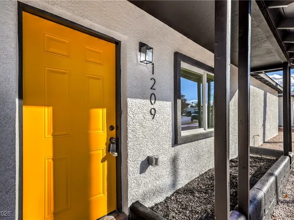 1209 S 17th St, Las Vegas, NV 89104
