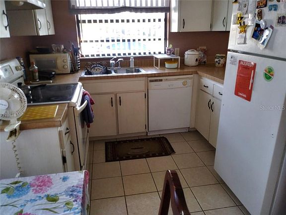 4th image of 471 Hunter Cir