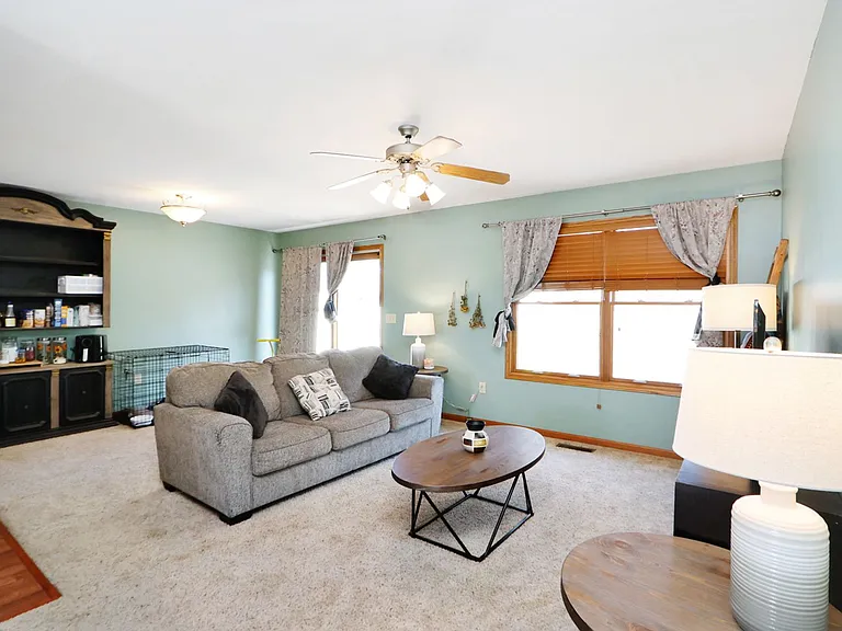 309 Lockett Ln — Photo 4