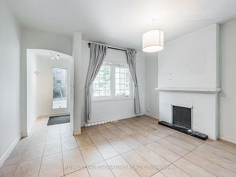 573 Coxwell Ave — Photo 4