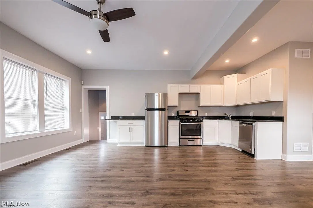 2 bed, 1.0 bath, 1000 sqft, $1,800 — Photo 3