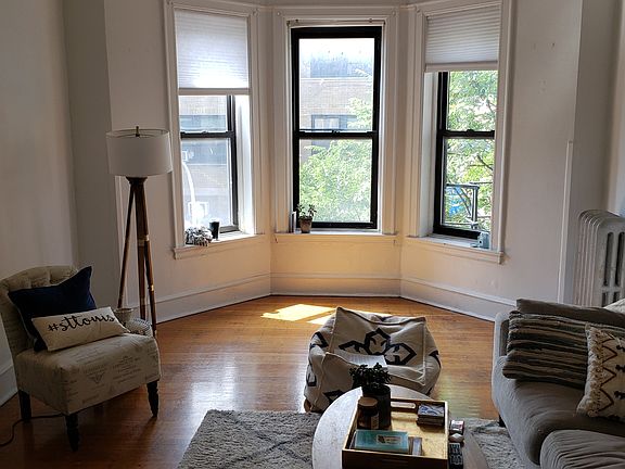 4th image of 664 W Oakdale Ave APT 2