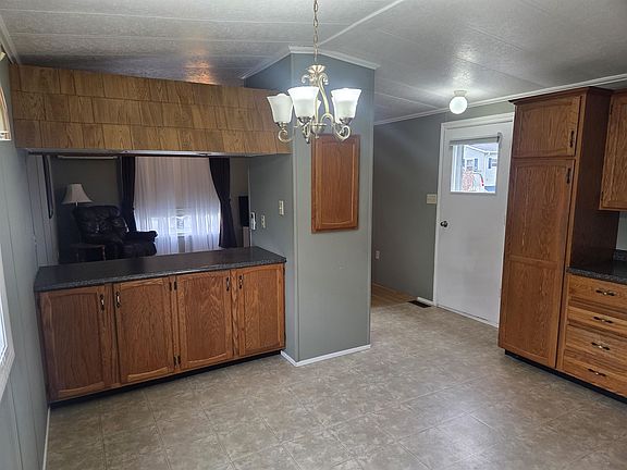 5th image of 11 Manor Dr