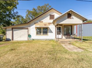 873 S Grimes St, Giddings, TX 78942