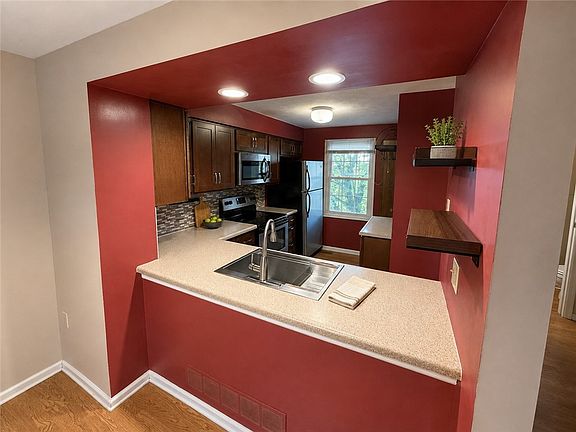 4th image of 3244 Ward St