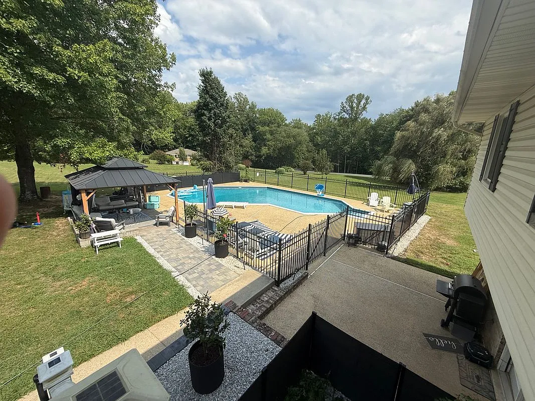 2 bed, 1.0 bath, 1750 sqft, $2,100 — Photo 1