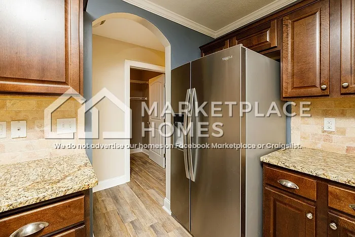 2467 Newbury Ave — Photo 14
