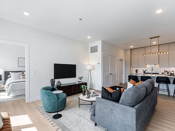 4th image of 1628 N Damen Ave #302