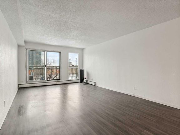 3rd image of 304-1113 37th St SW #304