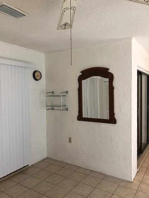 1082 Pelham Ct — Photo 3