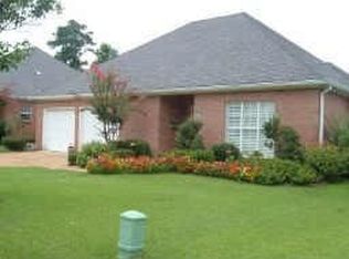 594 Spring Lake Dr, Pearl, MS 39208