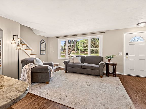 3rd image of 2889 Kittering Rd