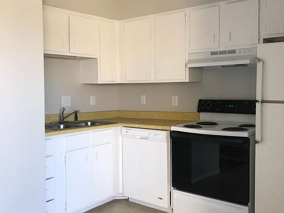 5th image of 1027 Harold Dr