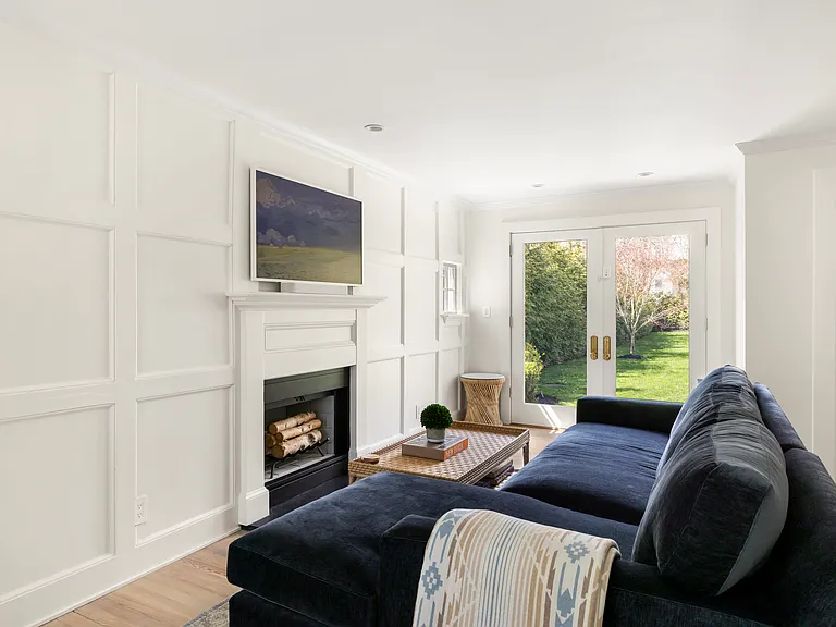 33 Halsey Ave — Photo 5
