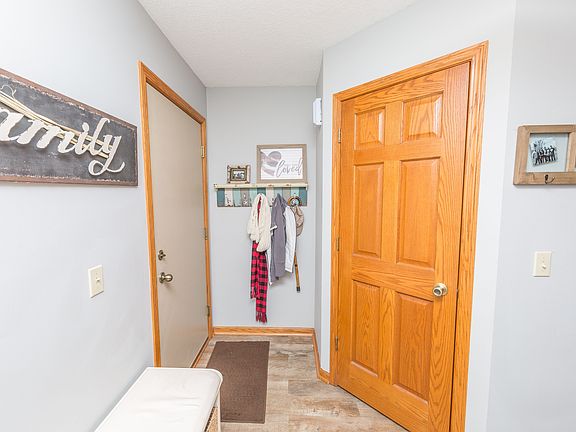 2nd image of 806 Winsome Way NW