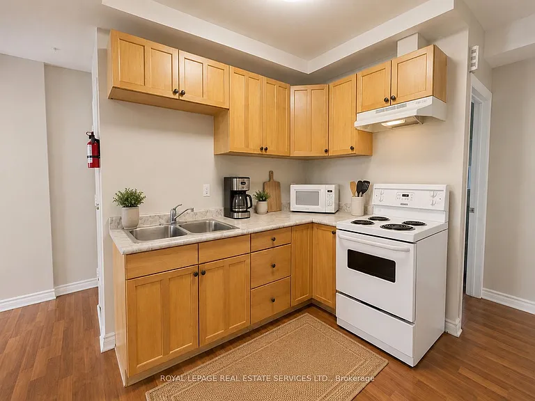 186 Spadina Rd #MAIN FLOOR — Photo 8