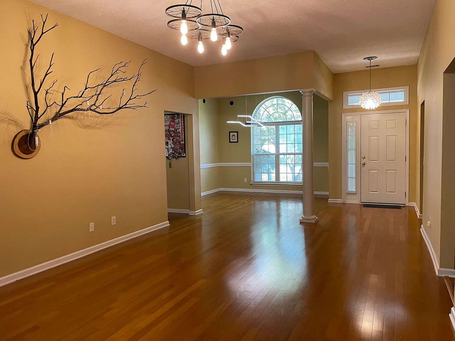 4 bed, 2778 sqft, $2,950 — Photo 2