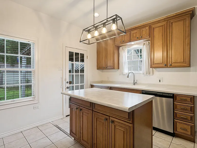 160 W Edgewood Pl — Photo 12