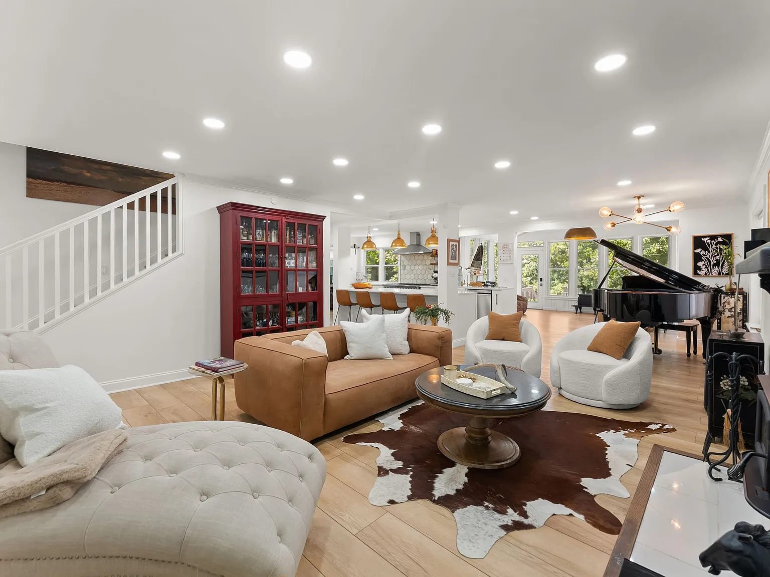 4 bed, 3688 sqft, $5,800 — Photo 3