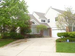 170 Chapel Oaks Dr, Buffalo Grove, IL 60089